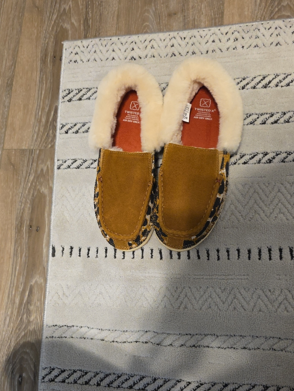 NWT Twisted X Camel/Tan Suede Shearling Mule Slippers Size 6.5 - Picture 2 of 4